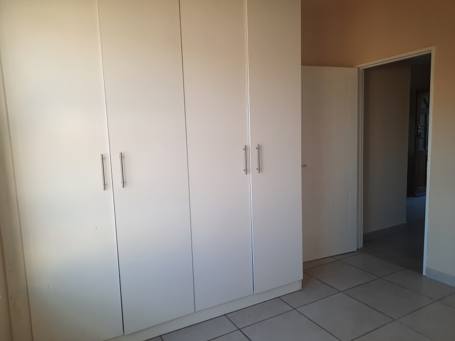 To Let 2 Bedroom Property for Rent in Buh Rein Estate Western Cape